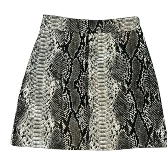 NWT Snake print Faux Leather mini skirt size 0 lined - Picture 1 of 9